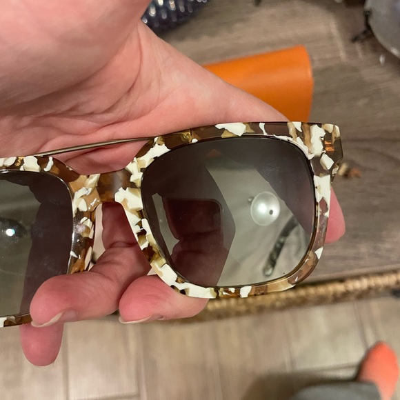Tory Burch Tortoise and White Sunglasses - Picture 4 of 4